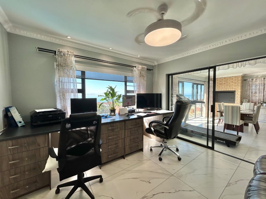 4 Bedroom Property for Sale in Wavecrest Eastern Cape